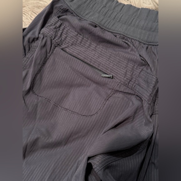 Lululemon capri pants workout with pockets size 4 gray - Picture 5 of 5